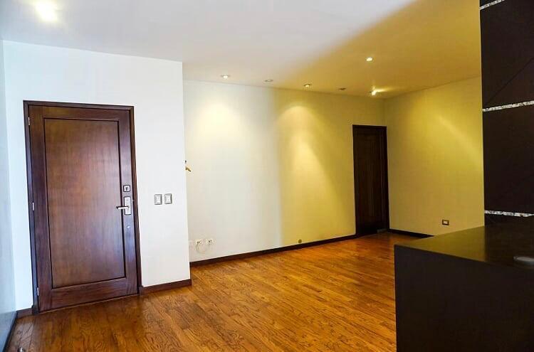 Venta de amplio apartamento, Edificio Plenum zona 14 - Image 1