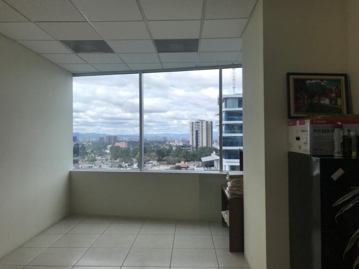 Rento oficina en excelente ubicación zona 10 — foto 11