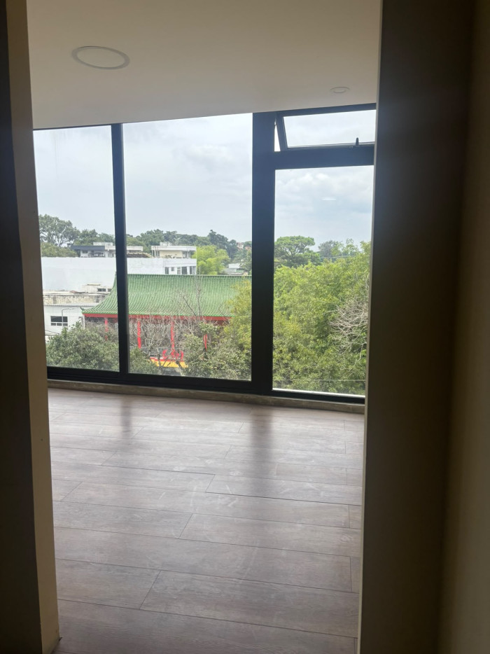 Oficina moderna en renta en Zona 9 Guatemala - Miniatura 7