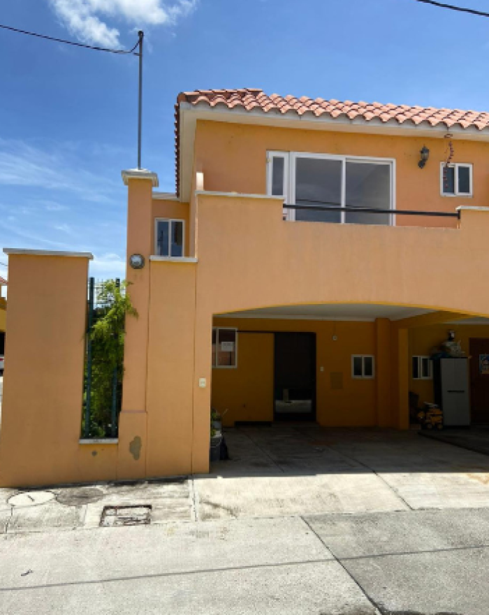CASA AMPLIA CONDOMINIO CASA FLORENTINA ZONA 17