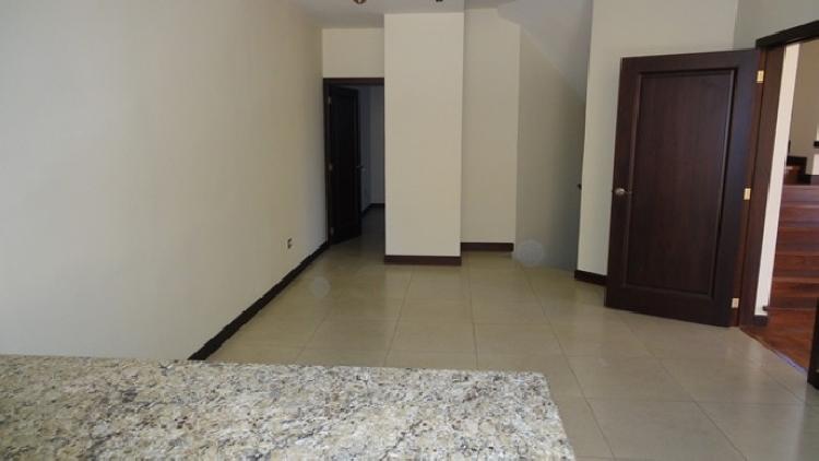 CASA EN RENTA DOS NIVELES, ZONA 15 — foto 8
