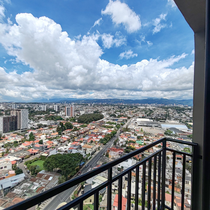 Apartamento en venta en zona 11 Mariscal Altaire - Image 2
