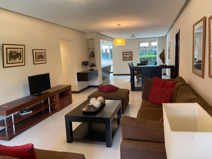 Rento apartamento en zona 10