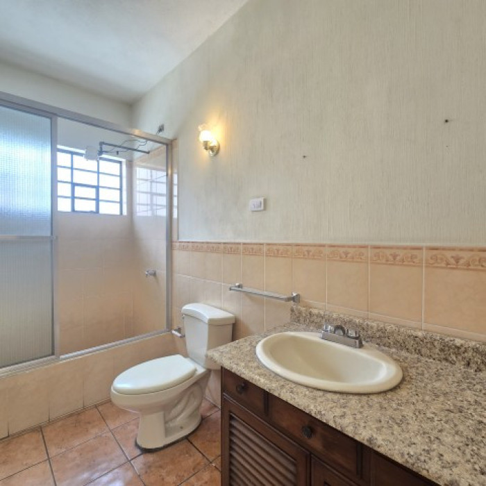 Casa en Renta para Negocio u Oficinas Zona 12 Guatemala — foto 15