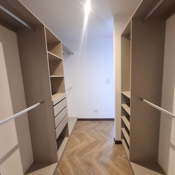 En Renta Apartamento zona 10 de 3 habitaciones - Miniatura 5