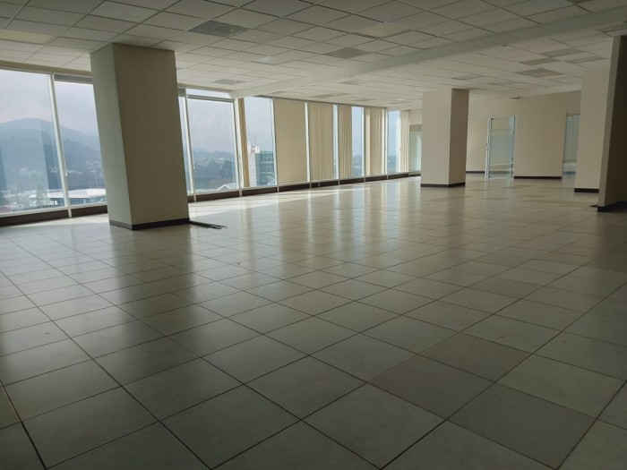 Oficina amplia en renta en Zona 10 Guatemala - Miniatura 10