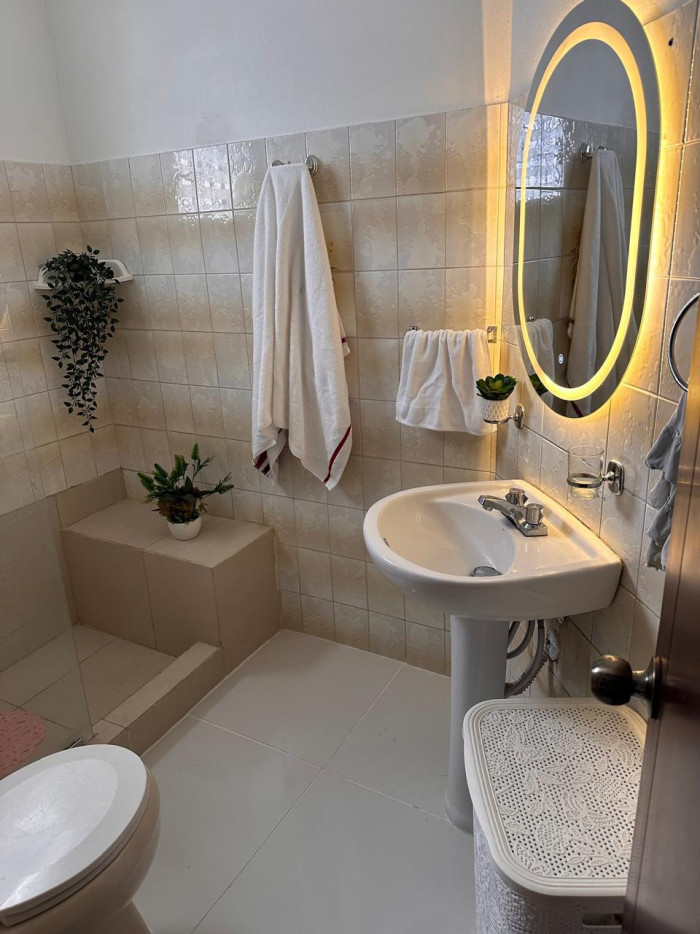 VENTA DE CASA CON PATIO EN LLANOS DE GURABO - 8