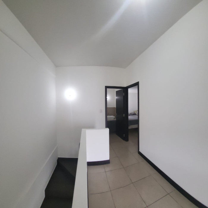 Apartamento en venta en zona 11 de 2 niveles col Toledo — foto 8