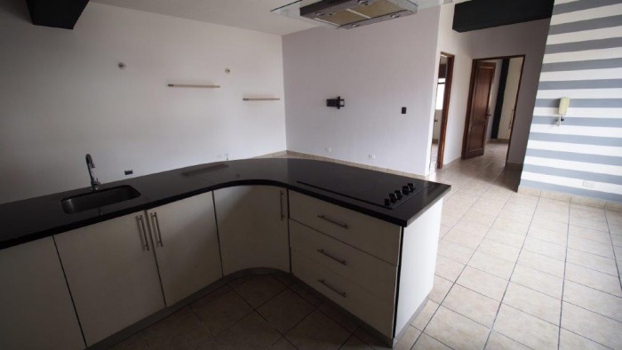 Venta de apartamento en Edificio Villa Luna, zona 10. - Image 1