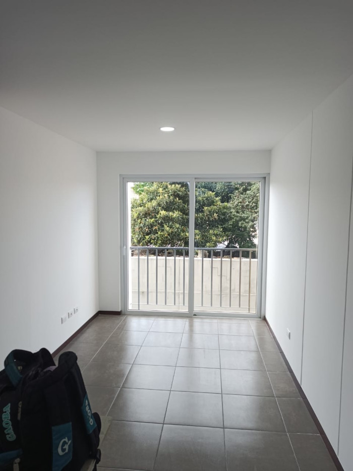 Apartamento en venta en edificio CASA TRES, Zona 3. - Image 5