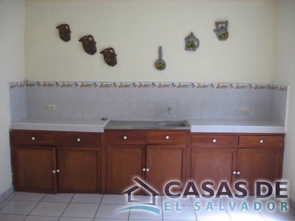 Casa en Santa Tecla Residencial Privado zona céntrica - 3