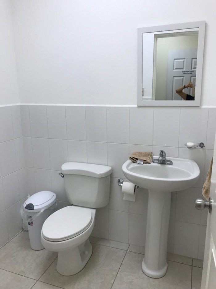 Rento oficina en excelente ubicación zona 10 — foto 15