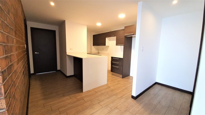 Rento lindo apartamento en edificio de zona 10 - Miniatura 3