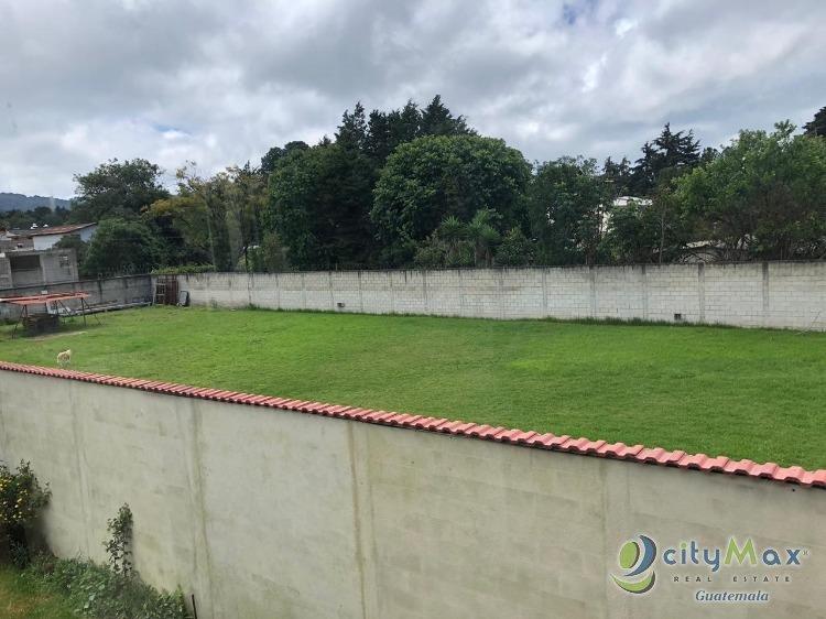 Terreno en Venta en Jardines de San Lucas Sacatepéquez - Miniatura 4