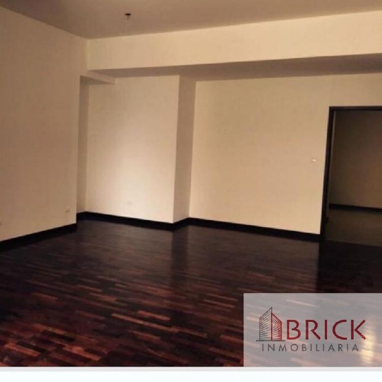 Se renta apartamento en Torre Quattro