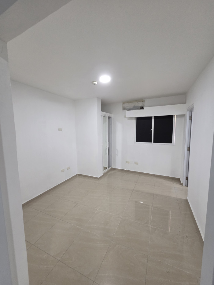 Alquiler de local comercial en Gazcue primer piso - 6