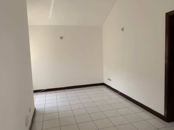 Renta apartamento en Zona 10 cerca de Oakland Mall - Image 4
