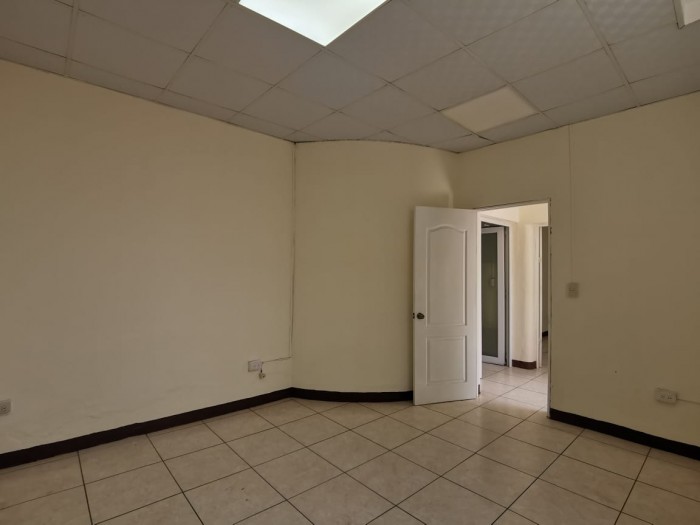 Renta de Casa pequeña para oficina o local zona 10 — foto 3