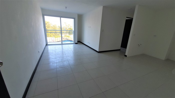 Apartamento en VENTA cerca Peri Zona 7 Guatemala - Image 3