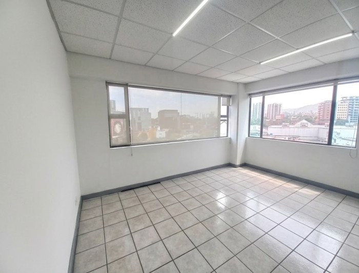 Oficina venta con 2 parqueos 20 calle Zona 10 — foto 5