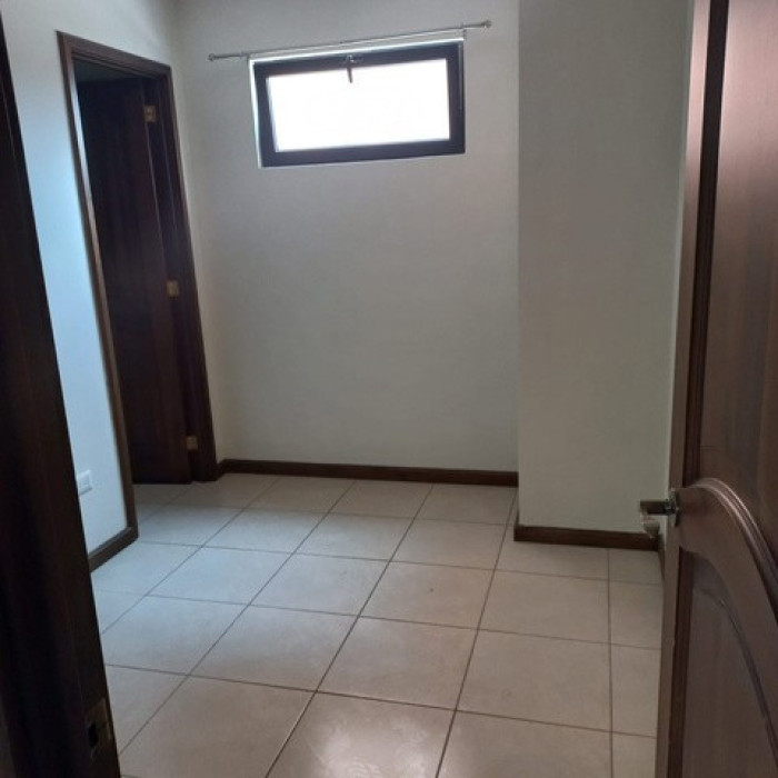 Plus Real Estate vende/ renta apartamento en zona 15 VHII — foto 3