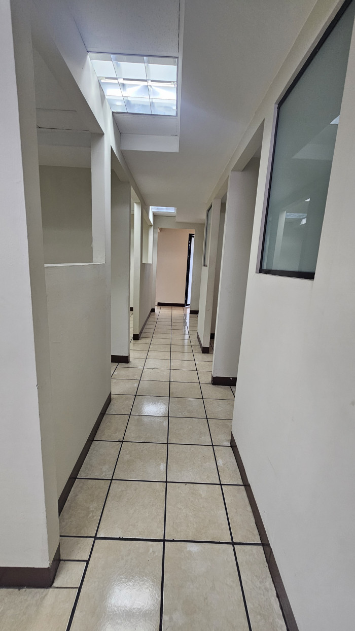 OFICINA EN #RENTA EN ZONA 9 — foto 2