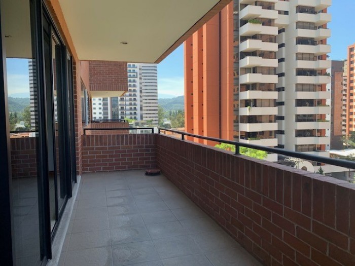 Apartamento en renta zona 14 - Image 2