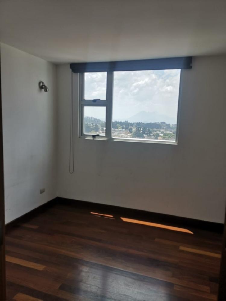 Rento amplio apartamento en zona 14 — foto 7