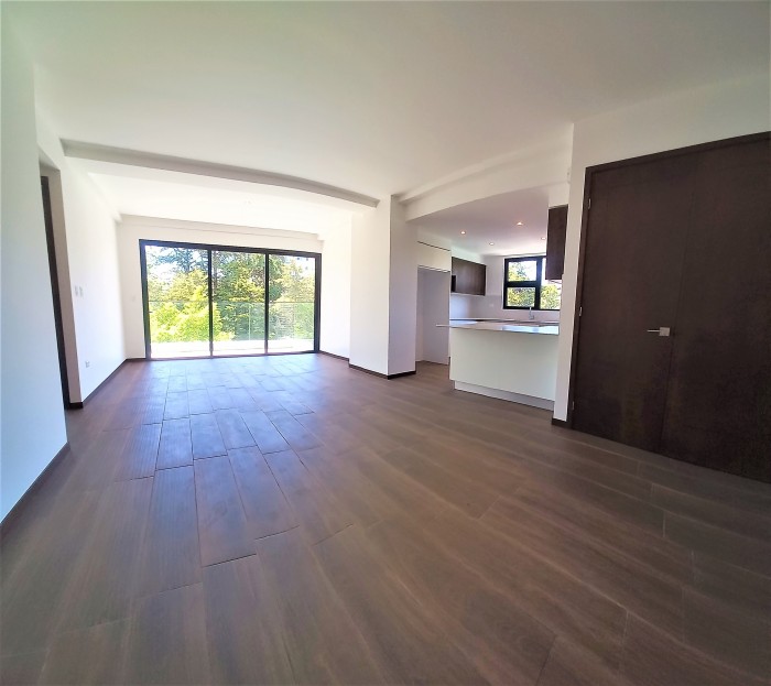 Vendo APARTAMENTO en avenida principal de zona 14 - Image 4