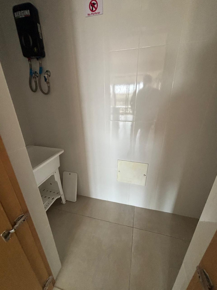 Renta de apartamento nuevo en Evaristo Morales - 15