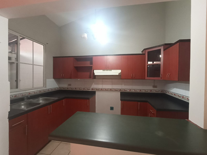 Casa en alquiler en Residencial Bosques de Lourdes - 5