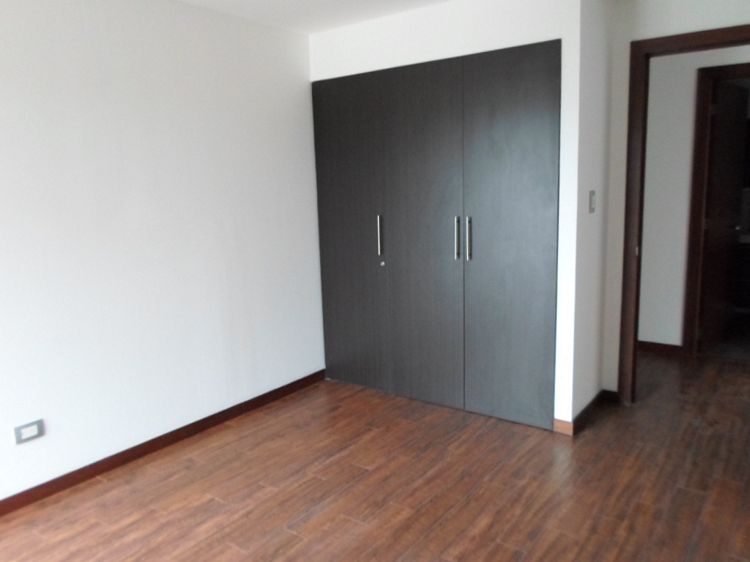 APARTAMENTO EN RENTA CERCANO A CENTRO MEDICO ZONA 10 - Miniatura 3
