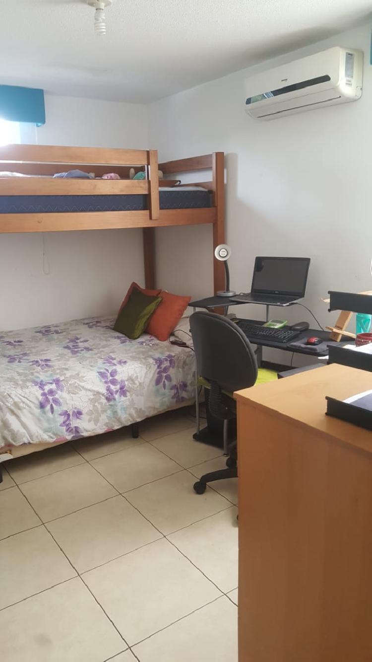 Venta de amplia casa en Rotondas de Kanajuyú zona 16. - Miniatura 15