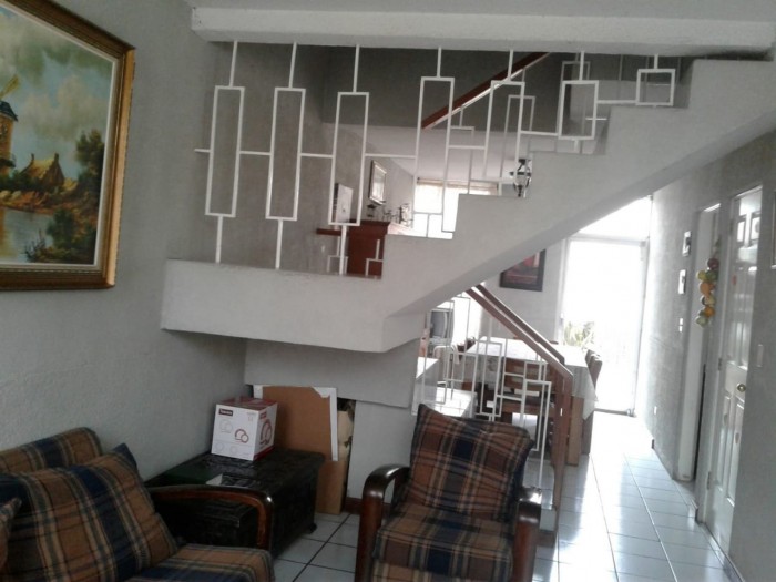 Casa de Dos Niveles en Venta - Image 2