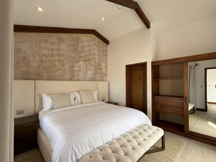 Venta de Casa  Moderna en Condominio San Miguel Dueñas - Miniatura 8