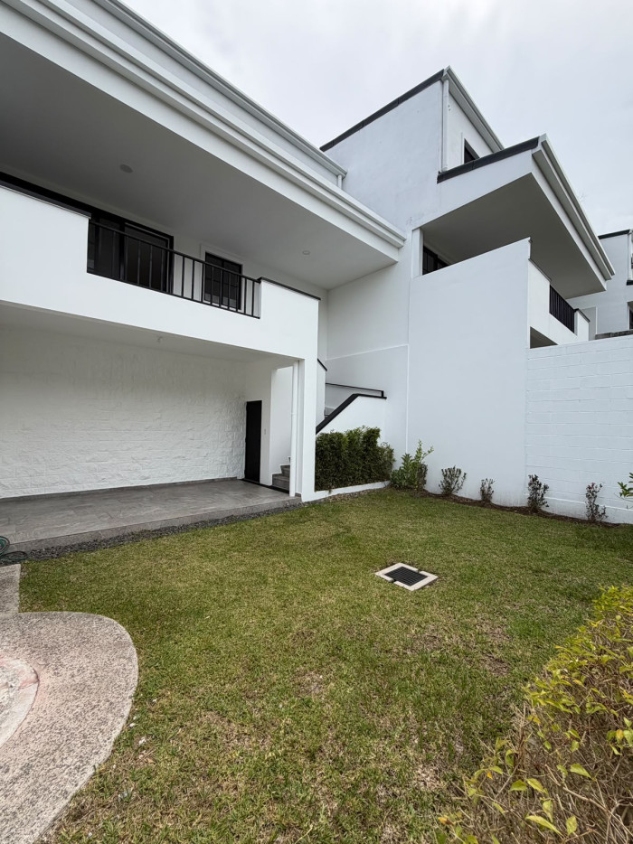 Casa con amplio jardín en alquiler Residencial Antibes - 4