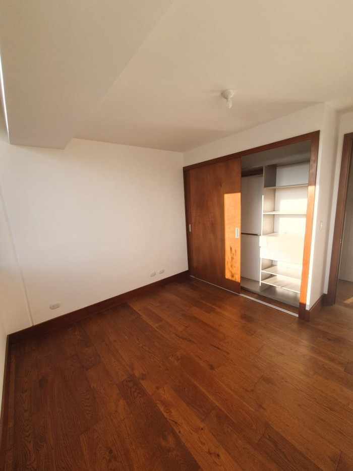 Lindo Apartamento en Colonia Exclusiva zona 15 - Image 5