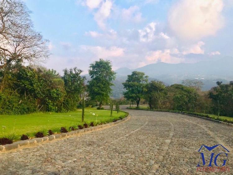 VENDO TERRENO EN ANTIGUA GUATEMALA