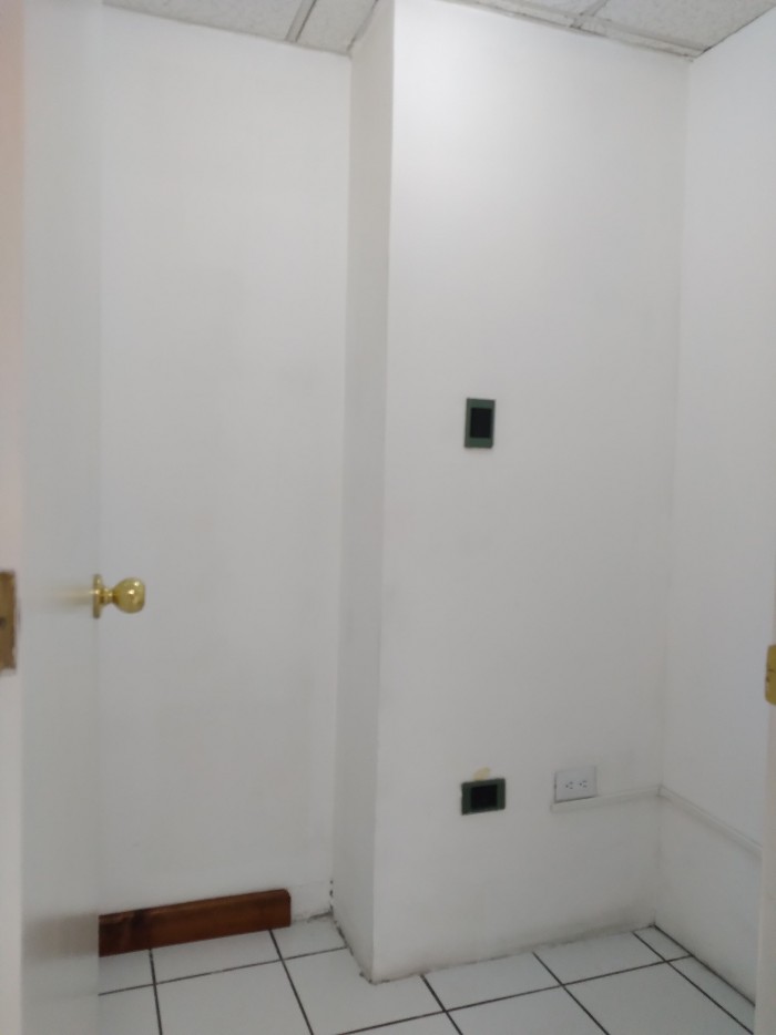 Oficina en Renta en excelente ubicación zona 10. - Miniatura 10