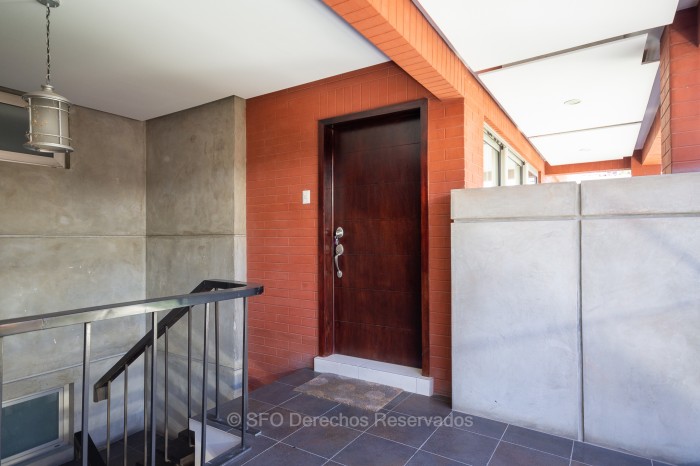 Apartamento Amueblado en Zona 10 en Renta - Image 2