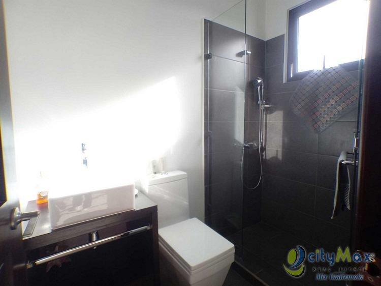 Santuaria Muxbal Casa Amplia en Venta o Renta - Image 2