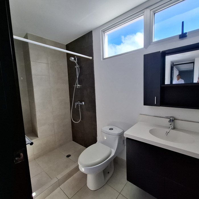 En Renta Apartamento en zona 16 Guatemala - Miniatura 17