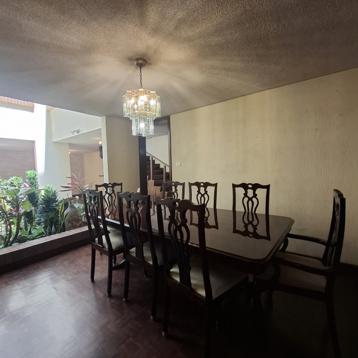 Casa en renta en zona 10 Bulevar Los Próceres - Image 2