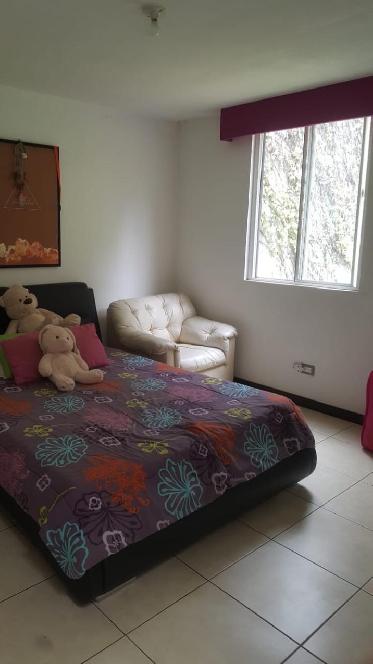 Venta de amplia casa en Rotondas de Kanajuyú zona 16. - Miniatura 16