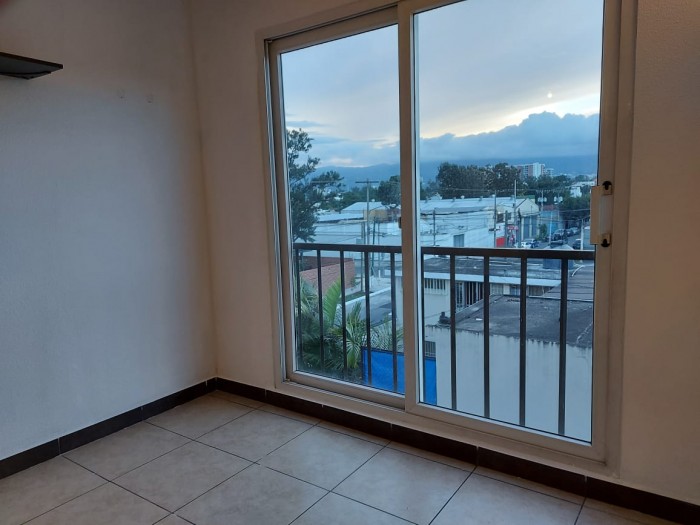 VENTA Apartamento 2 hab Edificio Torre Mariscal zona 11 - Image 1