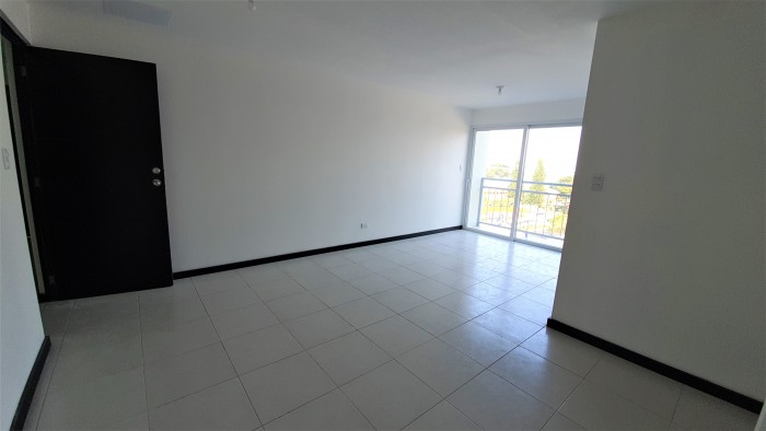 Apartamento en VENTA cerca Peri Zona 7 Guatemala - Image 4