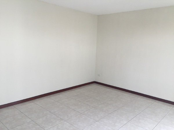 Remate Bancario Casa 2 Niveles 4 Dormitorios — foto 5