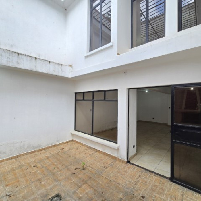 Casa grade en Venta Las Hojarascas Zona 1 de Mixco - Miniatura 13