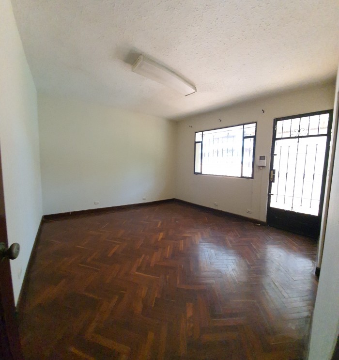 Casa en renta con uso suelo comercial zona 14 - Miniatura 8