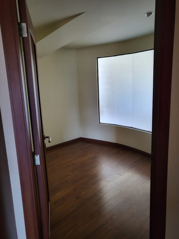 Apartamento en alquiler Torre Nova zona 13 - Image 5